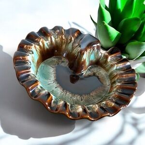 Brown and Green Spiral Ceramic Ashtray Vintage Drip Glaze 1960 USA 🇺🇸 Shell